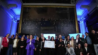 Cecilia Moreau distinguió al Equipo Argentino de Antropología Forense con la mención de honor “Juan Bautista Alberdi” por su aporte a los derechos humanos Cecilia Moreau distinguió al Equipo Argentino de Antropología Forense con la mención de honor “Juan Bautista Alberdi” por su aporte a los derechos humanos