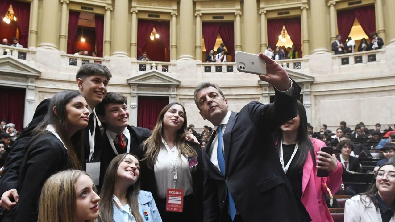 Elecciones 2023: Massa afirmó ante jóvenes que "el único remedio que cura de la pobreza de los pueblos es la educación"