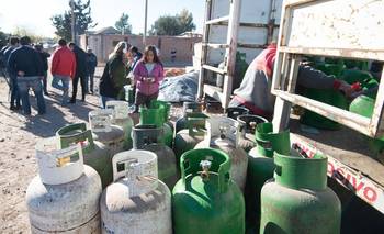 Casi 4 millones de hogares que utilizan garrafa de gas no reciben el subsidio hace un año | Un año sin asistencia