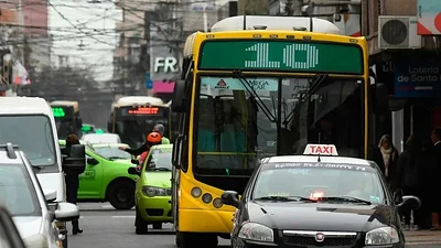 El intendente de Santa Fe confirmó un nuevo aumento del colectivo: los empresarios piden un boleto de entre $940 a $1465 El intendente de Santa Fe confirmó un nuevo aumento del colectivo: los empresarios piden un boleto de entre $940 a $1465