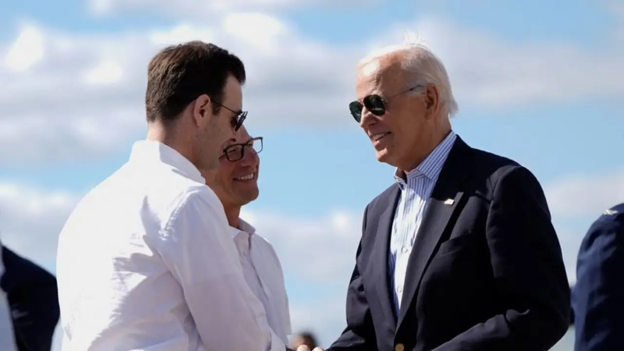 Harris se dirige a los sindicalistas con Biden a su lado
