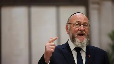 El rabino jefe de Reino Unido denuncia la suspensión de licencias de exportación de armas a Israel El rabino jefe de Reino Unido denuncia la suspensión de licencias de exportación de armas a Israel