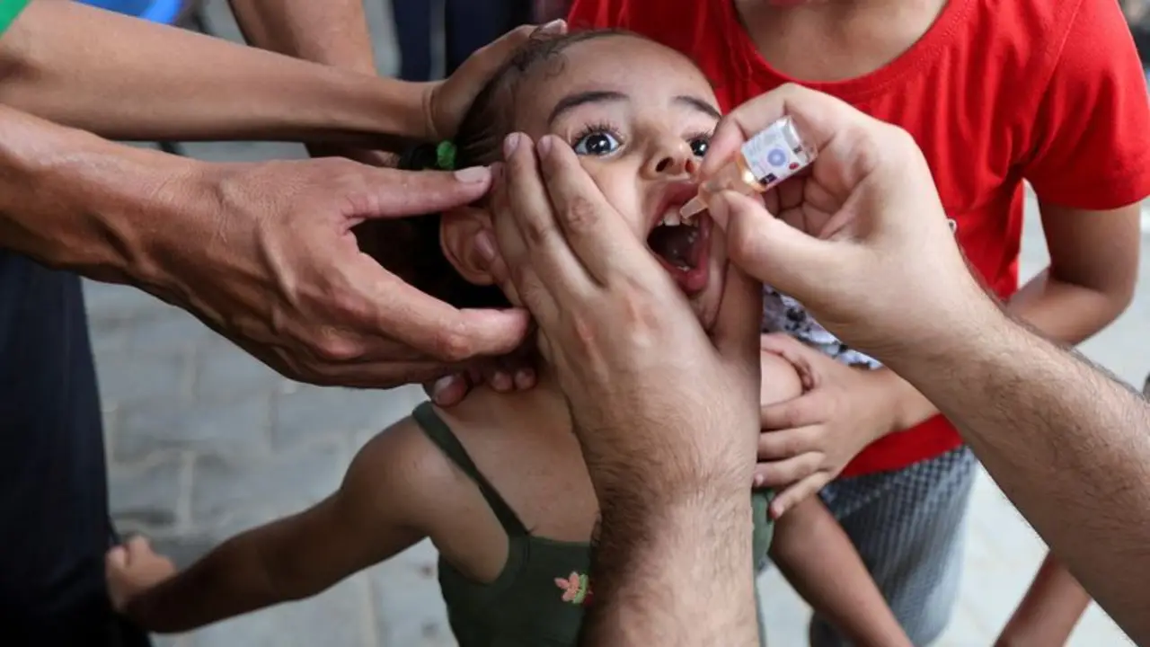 La OMS dice que la vacunación infantil contra la polio en Gaza avanza más rápido de lo previsto