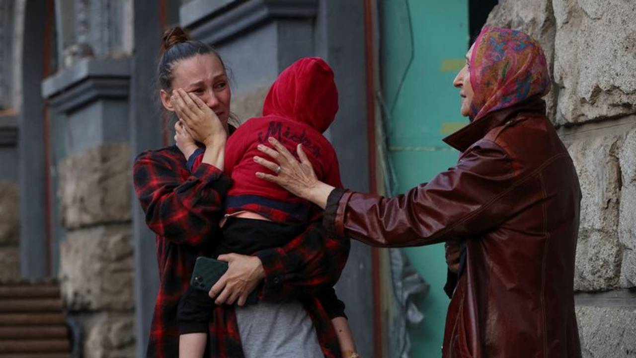 Un ataque ruso mata a tres personas en la ciudad ucraniana de Lviv, según autoridades regionales