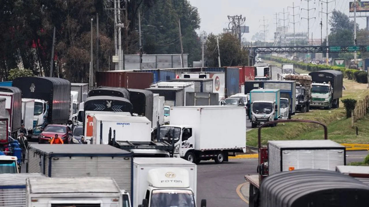 Ecopetrol advierte posible impacto a sus operaciones en Colombia por bloqueos de vías y ataques a oleoductos