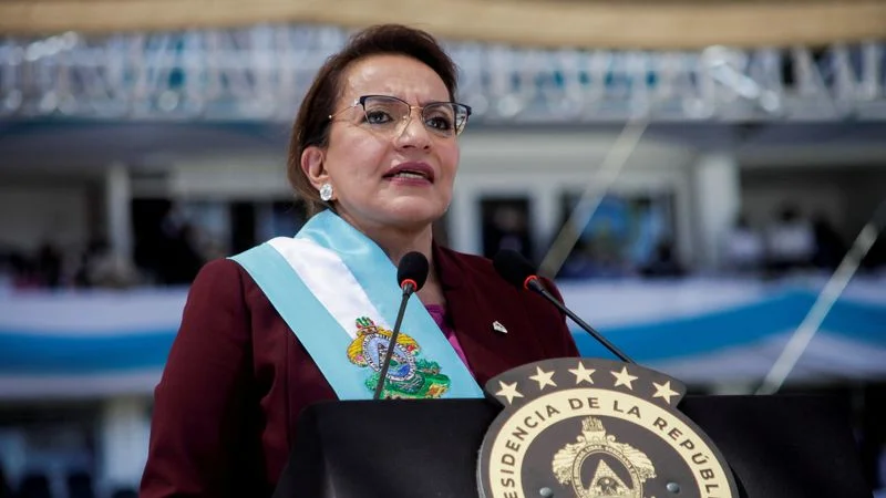 Activista pide renuncia de presidenta Honduras tras escándalo por video de familiar con narco