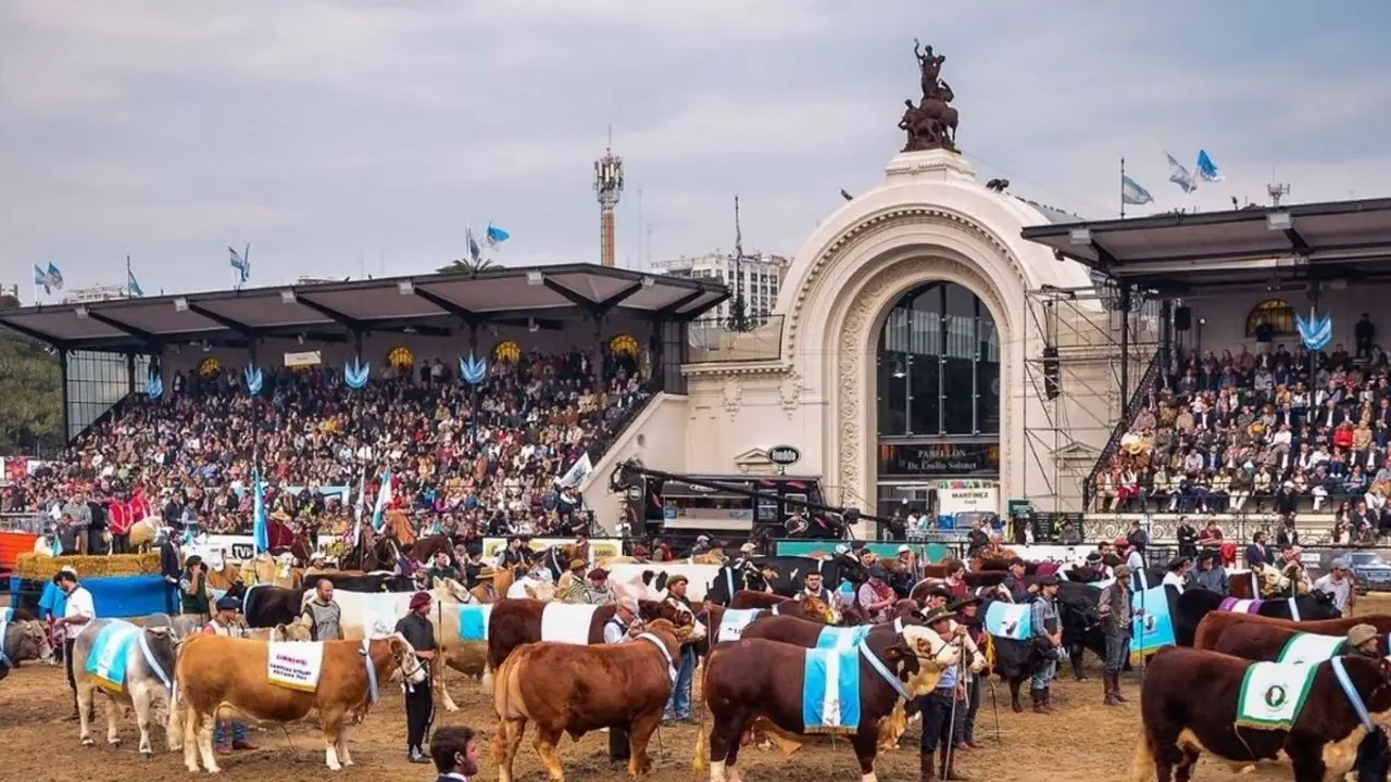 Volver a la época de la colonia: Javier Milei y la SRA buscan derogar la ley del peón rural