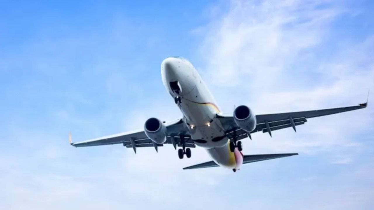 Avión volando