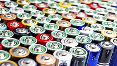 Milei desreguló la importación de pilas y vuelve a golpear la industria argentina