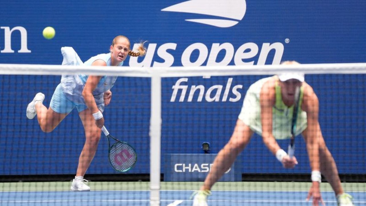Letona Ostapenko y ucraniana Kichenok ganan el título femenino de dobles del Abierto de EEUU