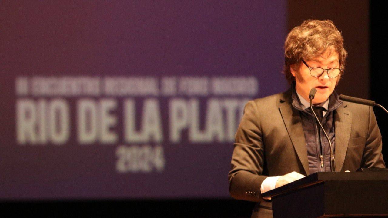 El veto a las jubilaciones aceleró una caída en la aprobación a Milei