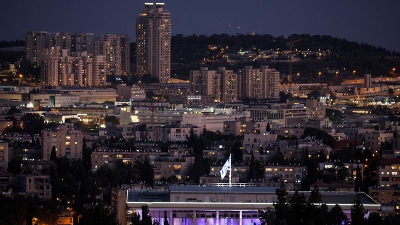 Los partidos ultraortodoxos de Israel ayudan a aprobar más financiamiento para la guerra