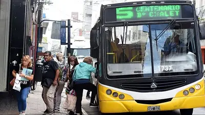 Crisis de transporte en Santa Fe: críticas al intendente por la suba del boleto y pase de factura a Milei Crisis de transporte en Santa Fe: críticas al intendente por la suba del boleto y pase de factura a Milei