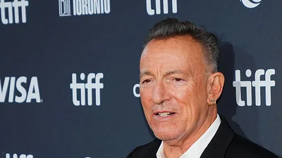 Bruce Springsteen lleva a fans al backstage y habla de mortalidad en el Festival de Cine de Toronto Bruce Springsteen lleva a fans al backstage y habla de mortalidad en el Festival de Cine de Toronto