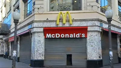 Qué pasó con McDonald's en Argentina en medio de la crisis por Javier Milei. Qué decisión tomó McDonald's. Nueva sucursal en Adrogué Qué pasó con McDonald's en Argentina en medio de la crisis por Javier Milei. Qué decisión tomó McDonald's. Nueva sucursal en Adrogué