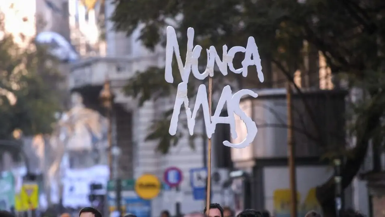 En medio de ataques de distintos frentes, organismos de derechos humanos convocan a "resistir" en Plaza de Mayo