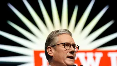 Starmer defiende recortes de gasto antes de votación sobre freno al pago de carburantes