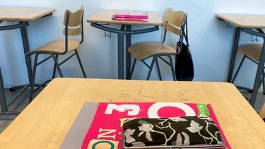 Adiós pantallas, hola libros: algunos estudiantes finlandeses vuelven al papel tras la fiebre digital