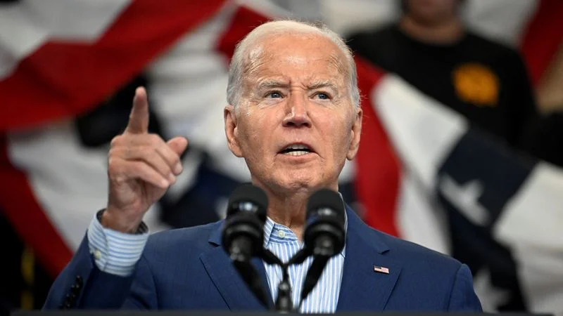 Biden dice que trabaja para quitar prohibición de uso de armas de largo alcance por parte de Ucrania