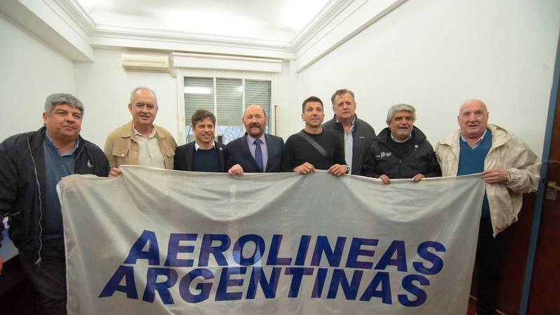 Gobernadores y CGT blindan a gremios aeronáuticos del asedio de Milei