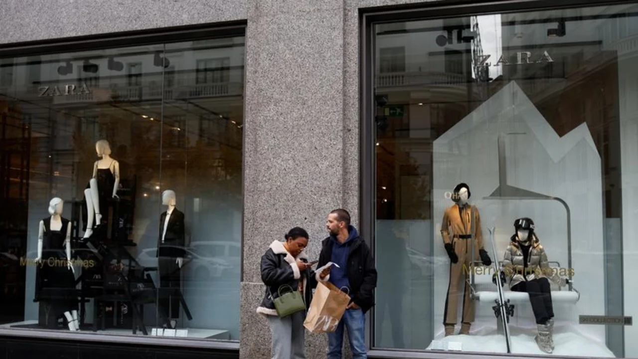 Qué marca dona ropa. Zara ofrecerá su servicio de venta, reparación o donación de ropa de segunda mano