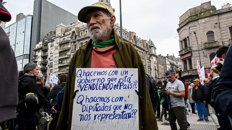 Represión a jubilados en el Congreso