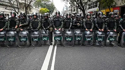 Represión a jubilados por el veto de Milei: al menos dos detenidos y 9 heridos Represión a jubilados por el veto de Milei: al menos dos detenidos y 9 heridos