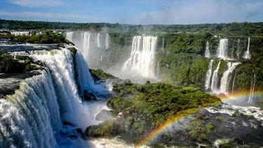 Viajes de cercanía y pocos gastos: la opción del millón de argentinos que se fue el fin de semana largo en medio de la crisis económica