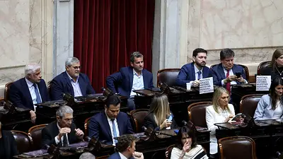 La UCR suspendió "preventivamente" a cuatro diputados que apoyaron el veto de Javier Milei La UCR suspendió "preventivamente" a cuatro diputados que apoyaron el veto de Javier Milei