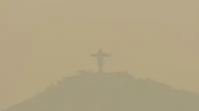 Humo convierte el día en noche mientras incendios forestales azotan Bolivia Humo convierte el día en noche mientras incendios forestales azotan Bolivia