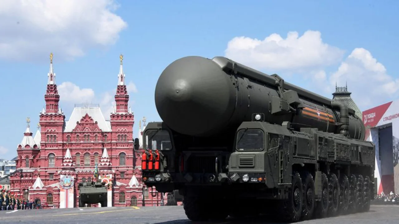 Un político ruso de línea dura aboga por que Putin endurezca su política sobre armas nucleares