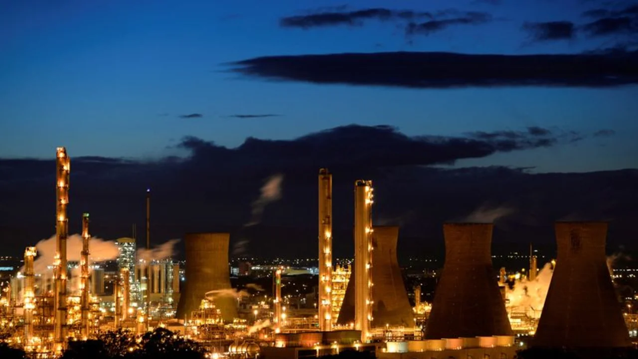 Única refinería de petróleo de Escocia cerrará próximo año; desaparecerán 400 puestos de trabajo