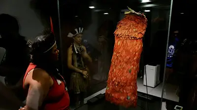 Brasil recibe oficialmente la devolución de manto sagrado indígena por parte de Dinamarca Brasil recibe oficialmente la devolución de manto sagrado indígena por parte de Dinamarca