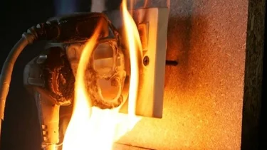 Es más peligroso que la pava eléctrica: el electrodoméstico que podría generar un incendio si no se lo desenchufa