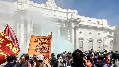 Represión en la Legislatura de Santa Fe Represión en la Legislatura de Santa Fe