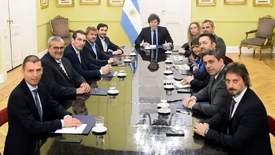 Hay plata: Milei invitó a comer asado a 87 diputados que defendieron el veto a jubilados Hay plata: Milei invitó a comer asado a 87 diputados que defendieron el veto a jubilados
