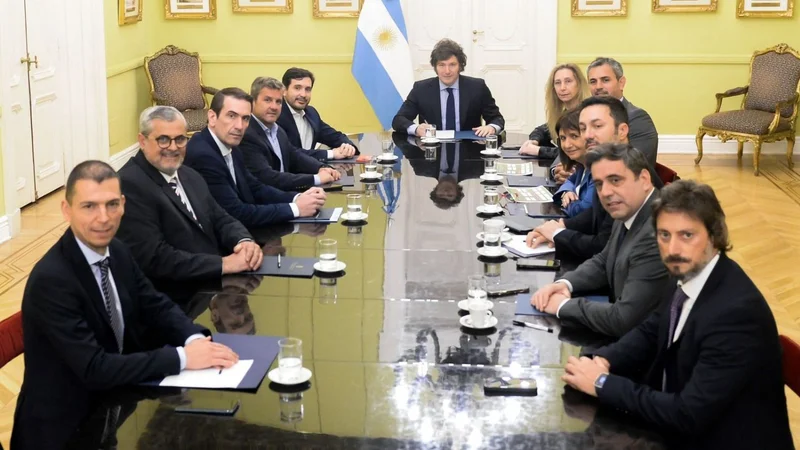 Hay plata: Milei invitó a comer asado a 87 diputados que defendieron el veto a jubilados