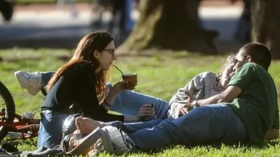 Vuelve el calor en el AMBA y adiós al frío: a partir de qué día cambia el tiempo y sube la temperatura Vuelve el calor en el AMBA y adiós al frío: a partir de qué día cambia el tiempo y sube la temperatura