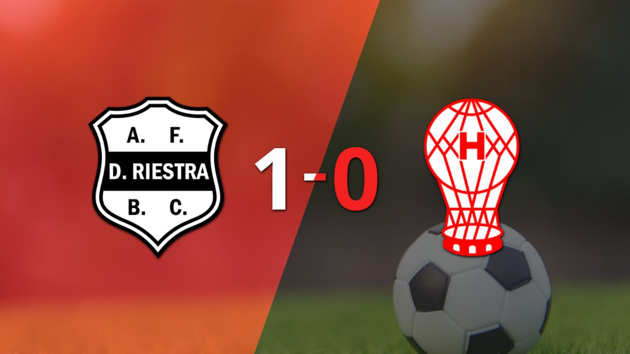Con gol de penal de Jonathan Herrera, Dep. Riestra le ganó a Huracán por 1 a 0