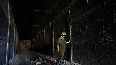 El ejército israelí muestra a los periodistas túneles en el sur de Gaza El ejército israelí muestra a los periodistas túneles en el sur de Gaza