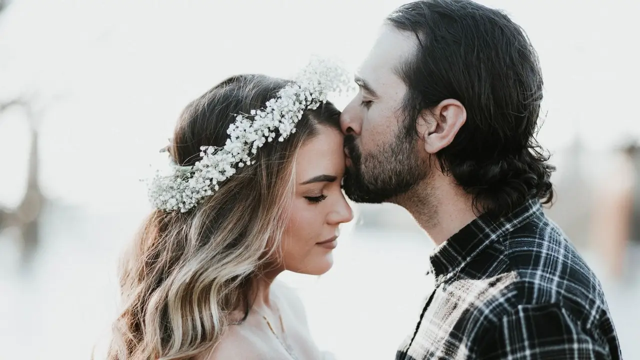 Cuál es el significado de un beso en la frente