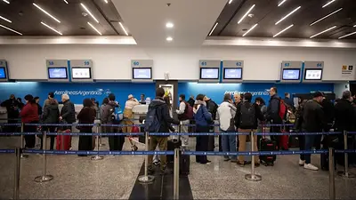Terminó el paro de aeronáuticos pero el conflicto sigue: la nueva provocación del Gobierno Terminó el paro de aeronáuticos pero el conflicto sigue: la nueva provocación del Gobierno