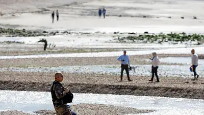 Ocho personas mueren en intento de cruce del Canal de la Mancha, dicen autoridades francesas Ocho personas mueren en intento de cruce del Canal de la Mancha, dicen autoridades francesas