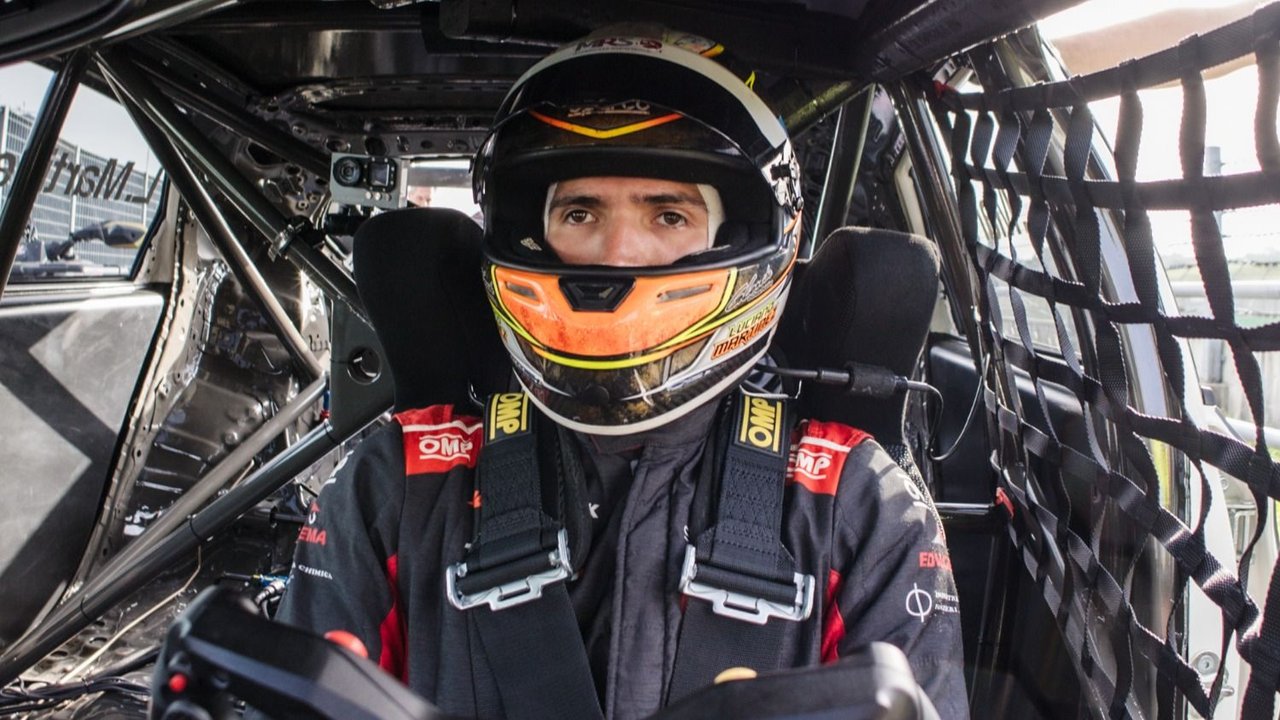 Tiene 21 años, es argentino y es furor en Europa por un increíble logro para el automovilismo