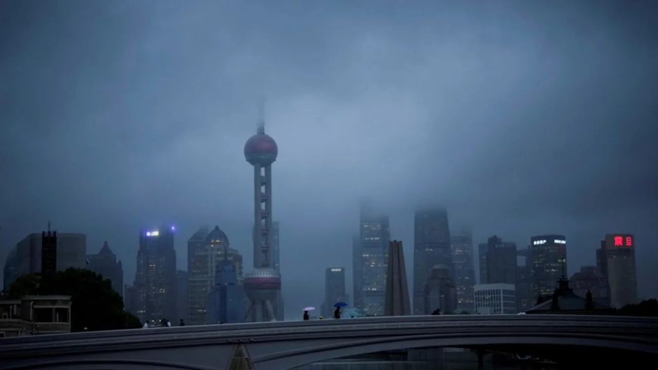 El tifón Bebinca llega a Shanghái, la tormenta más fuerte que ha azotado la ciudad desde 1949