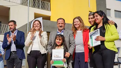 Imagen del gobernador Ricardo Quintela en la entrega de casas del Plan Angelelli Imagen del gobernador Ricardo Quintela en la entrega de casas del Plan Angelelli