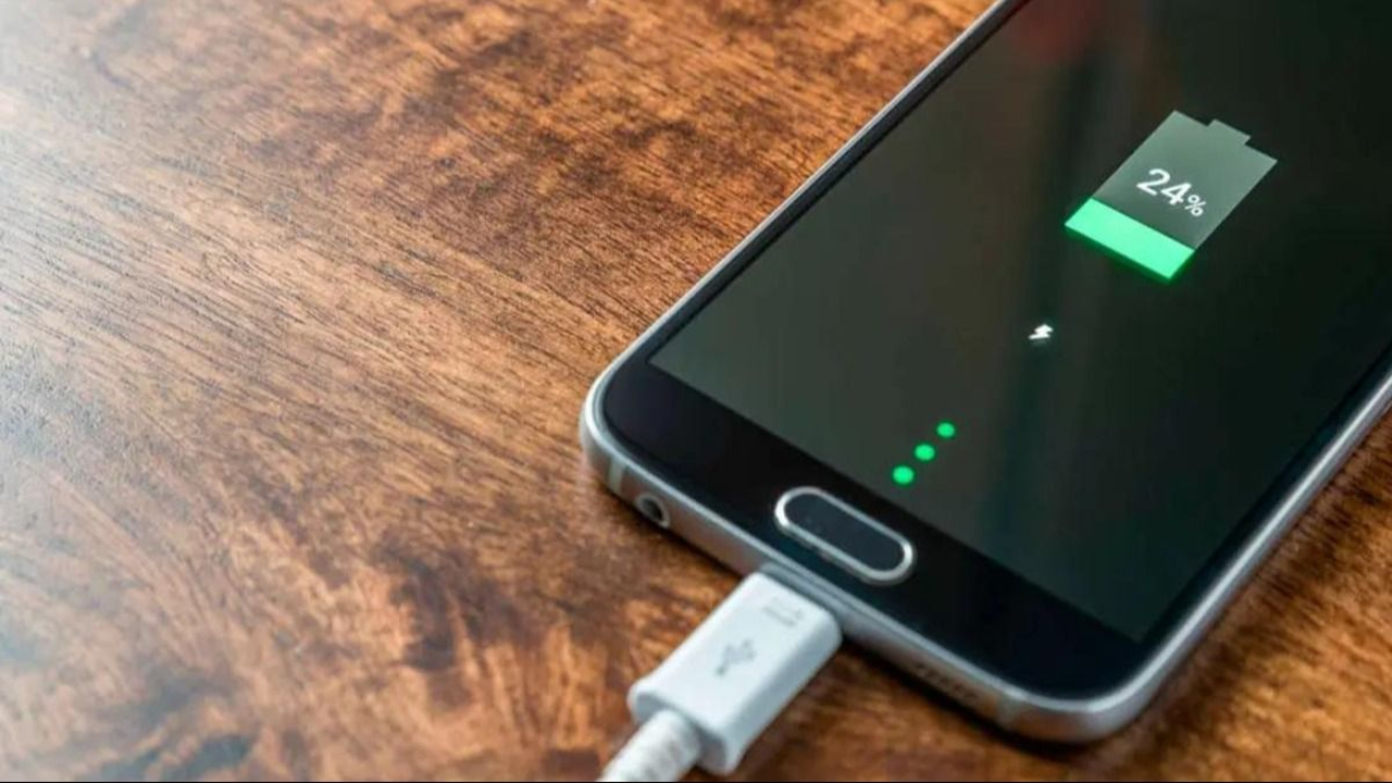 Qué pasa si cargás la batería de tu celular al 100%. 