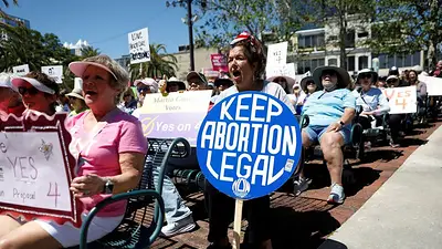 Harris dice que Trump y la prohibición del aborto son culpables de la muerte de una mujer en Georgia Harris dice que Trump y la prohibición del aborto son culpables de la muerte de una mujer en Georgia