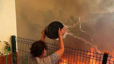 Tres bomberos mueren durante lucha contra decenas de incendios forestales en Portugal Tres bomberos mueren durante lucha contra decenas de incendios forestales en Portugal
