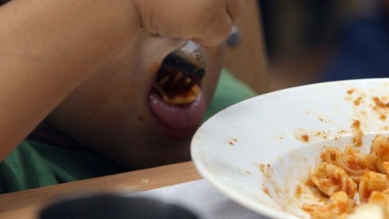 Obesidad infantil y pobreza: el problema de los chicos que crecen entre fideos y polenta